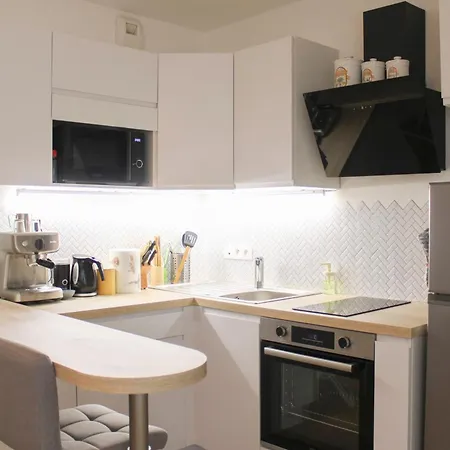 Charming 28 M Nest In