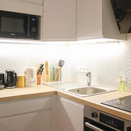 Charming 28 M Nest In *