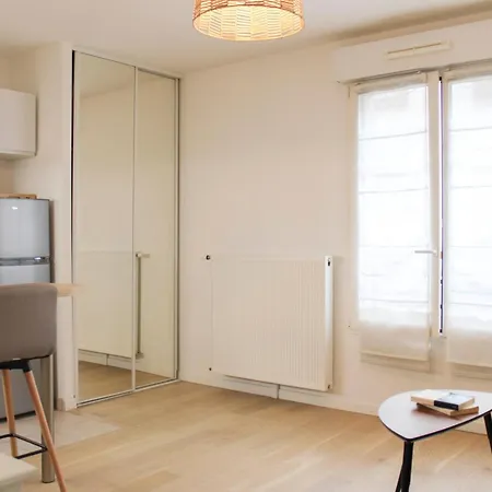 Charming 28 M Nest In Apartment *