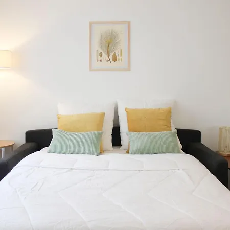 Charming 28 M Nest In *