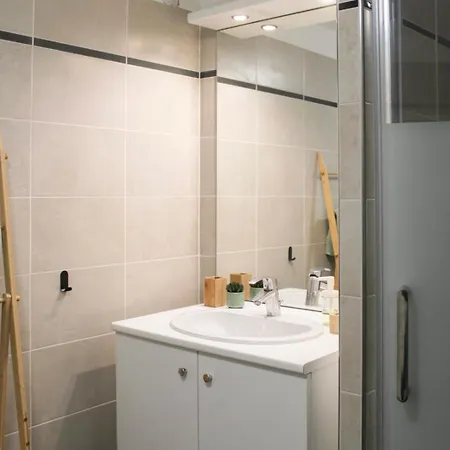 Charming 28 M Nest In Apartamento Vanves